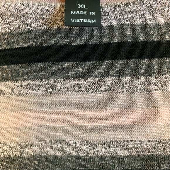 Pink and dark grey flutter top/thin sweater - Picture 4 of 6